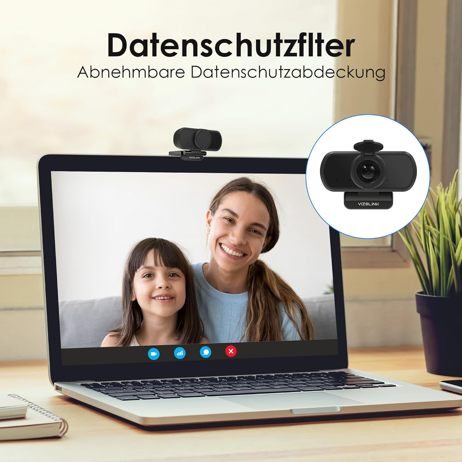 Laptop mit Webcam und einem Videoanruf einer Frau und eines Kindes.