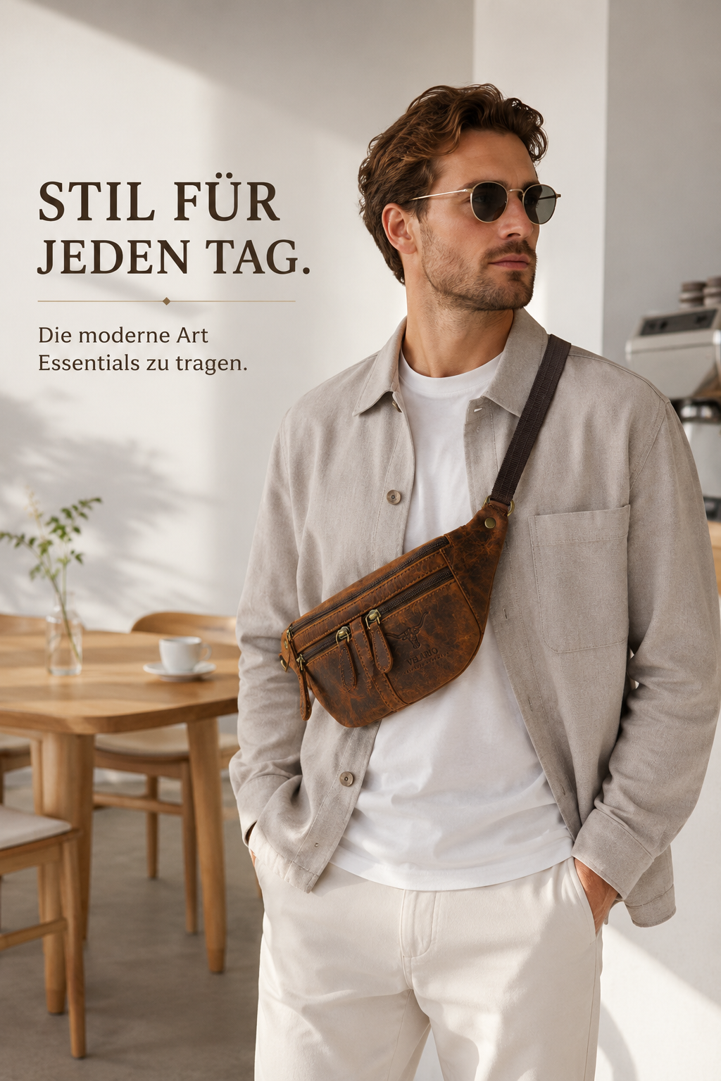 Mann mit brauner Bauchtasche, Sonnenbrille und hellem Hemd.