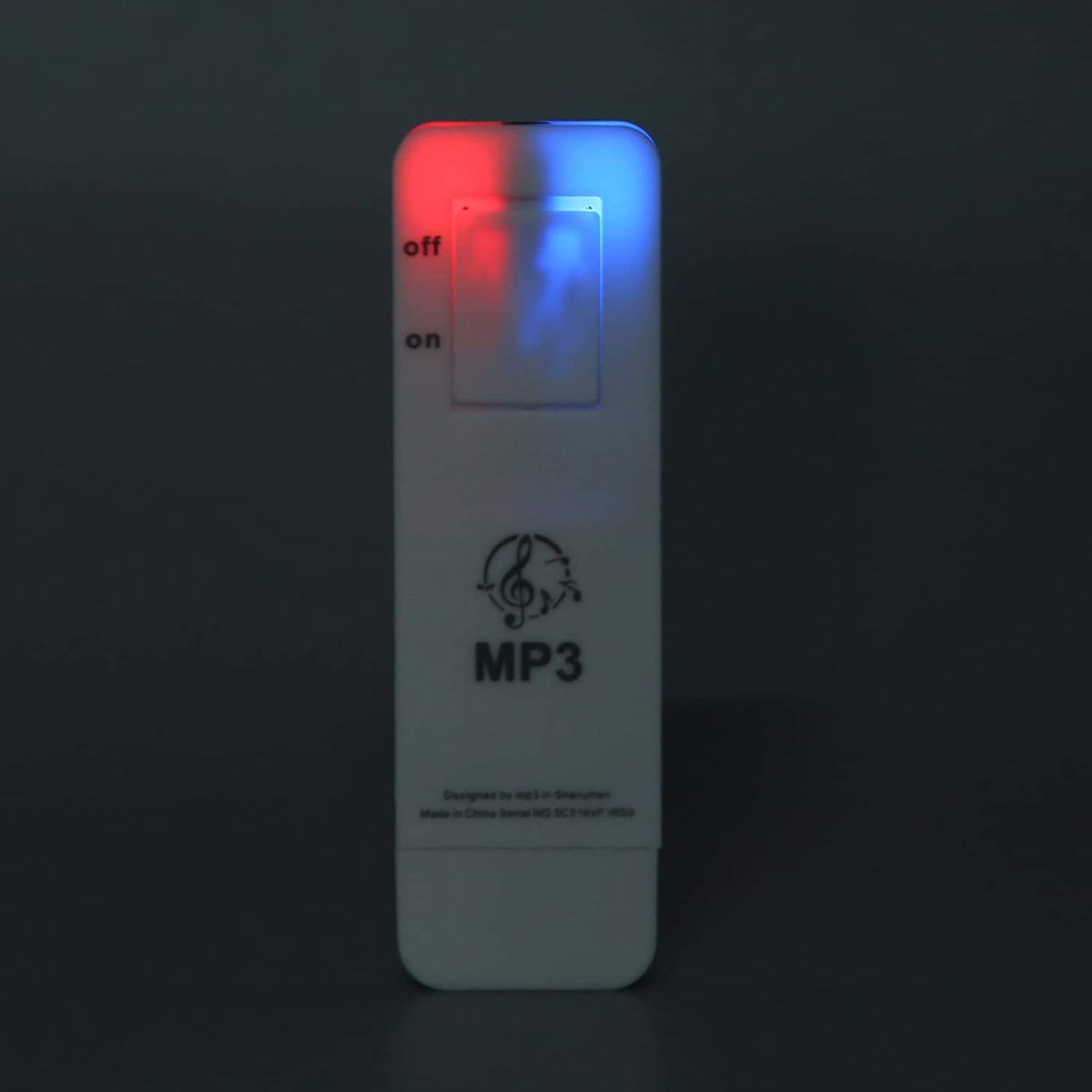 Ein weißes MP3-Gerät mit roten und blauen Lichtern. Die Tasten 'off' und 'on' sind sichtbar.
