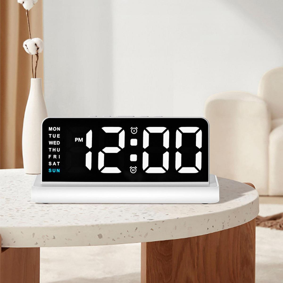 Digitaler Wecker zeigt 12:00 Uhr und den Tag Sonntag an.