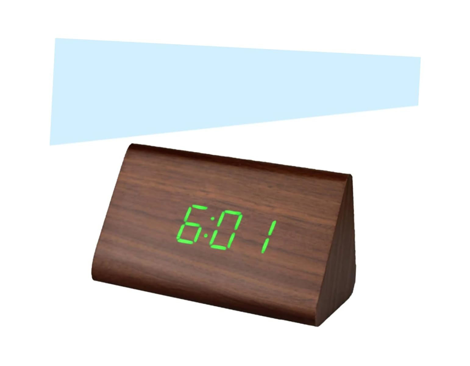 Holzdigitaluhr zeigt 6:01 mit grünen Ziffern auf weißem Hintergrund.