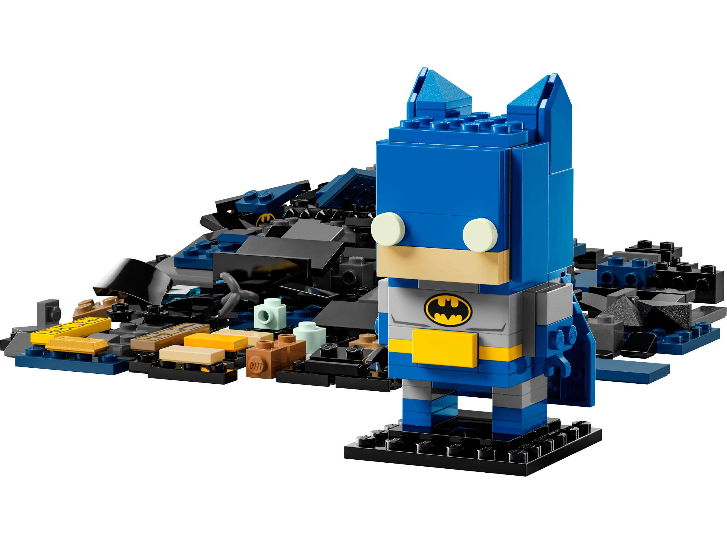 Eine blaue Lego Batman Figur steht vor einem Haufen unsortierter blauer, schwarzer und grauer Legosteine.
