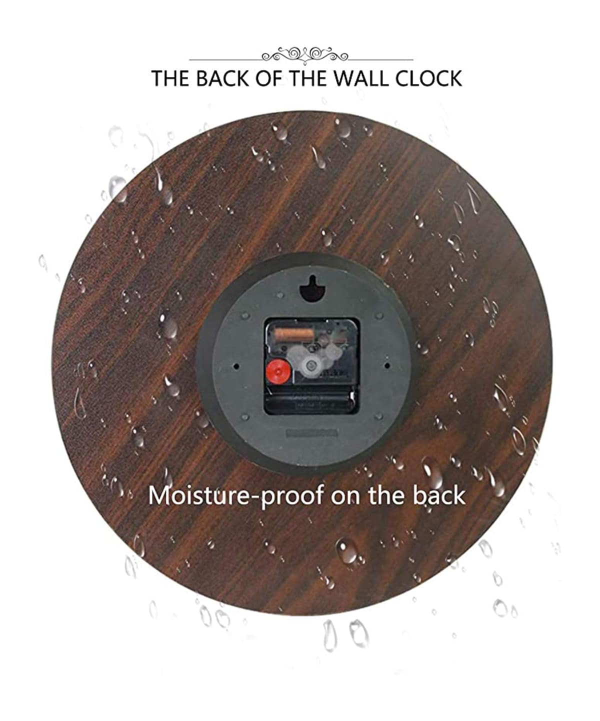 Die Rückseite einer Holzwanduhr mit feuchtigkeitsbeständiger Beschichtung und sichtbarem Uhrwerk.