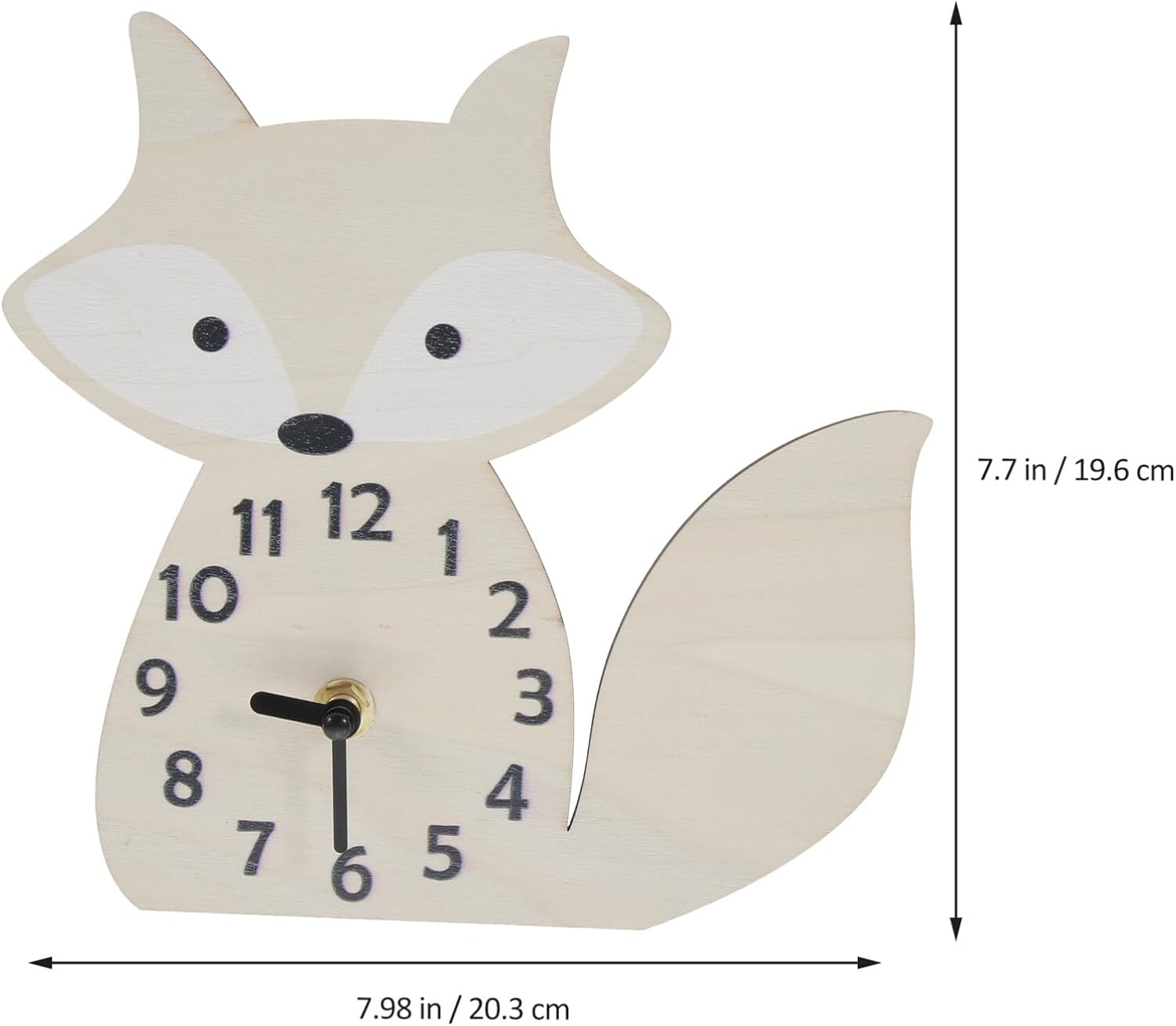 Eine hölzerne fuchsförmige Uhr mit schwarzen Zahlen und Zeigern. Die Uhr misst 20,3 x 19,6 cm.