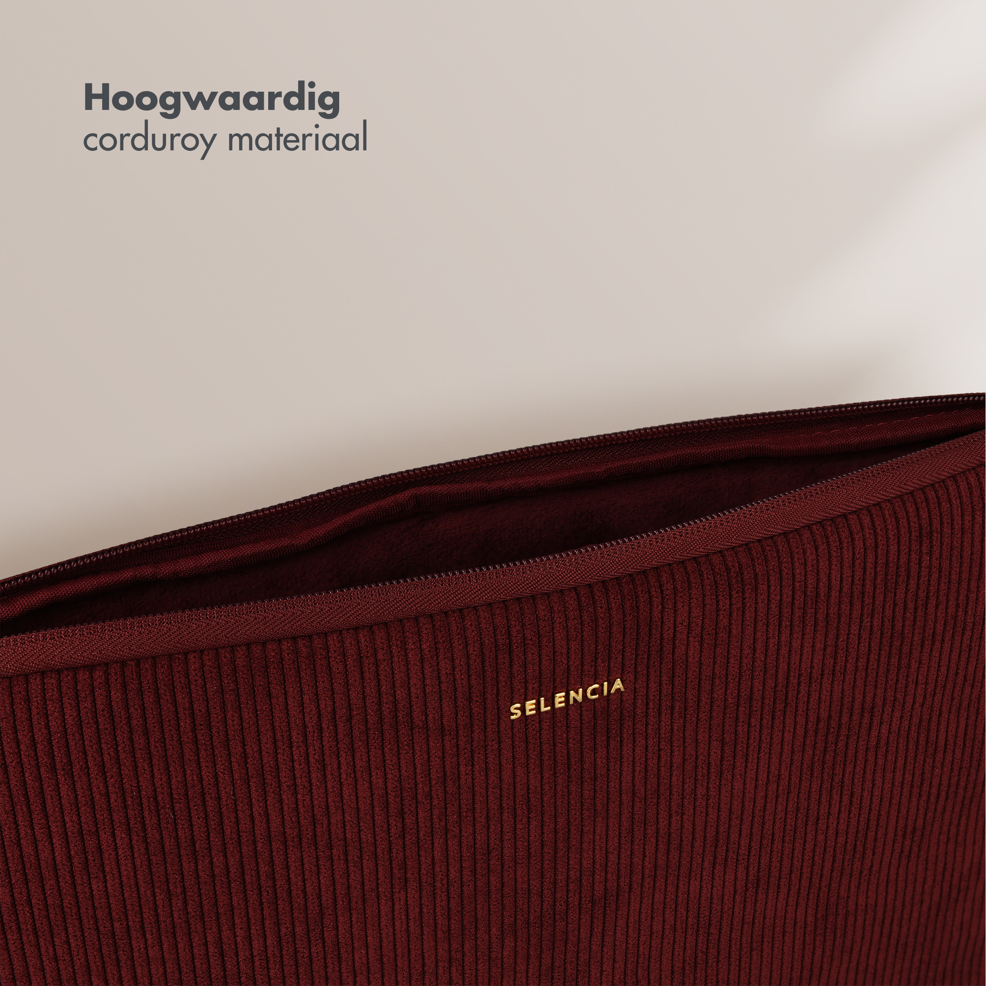Burgunderrotes Cord-Etui mit goldener Prägung der Marke SELENCIA.