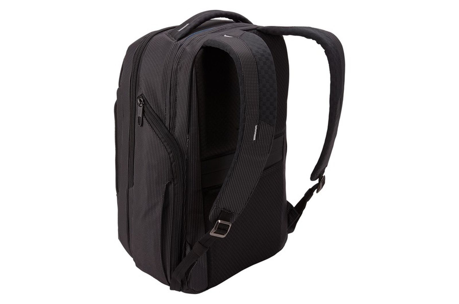 Ein schwarzer Rucksack mit gepolsterten Trägern und Reißverschlusstaschen.