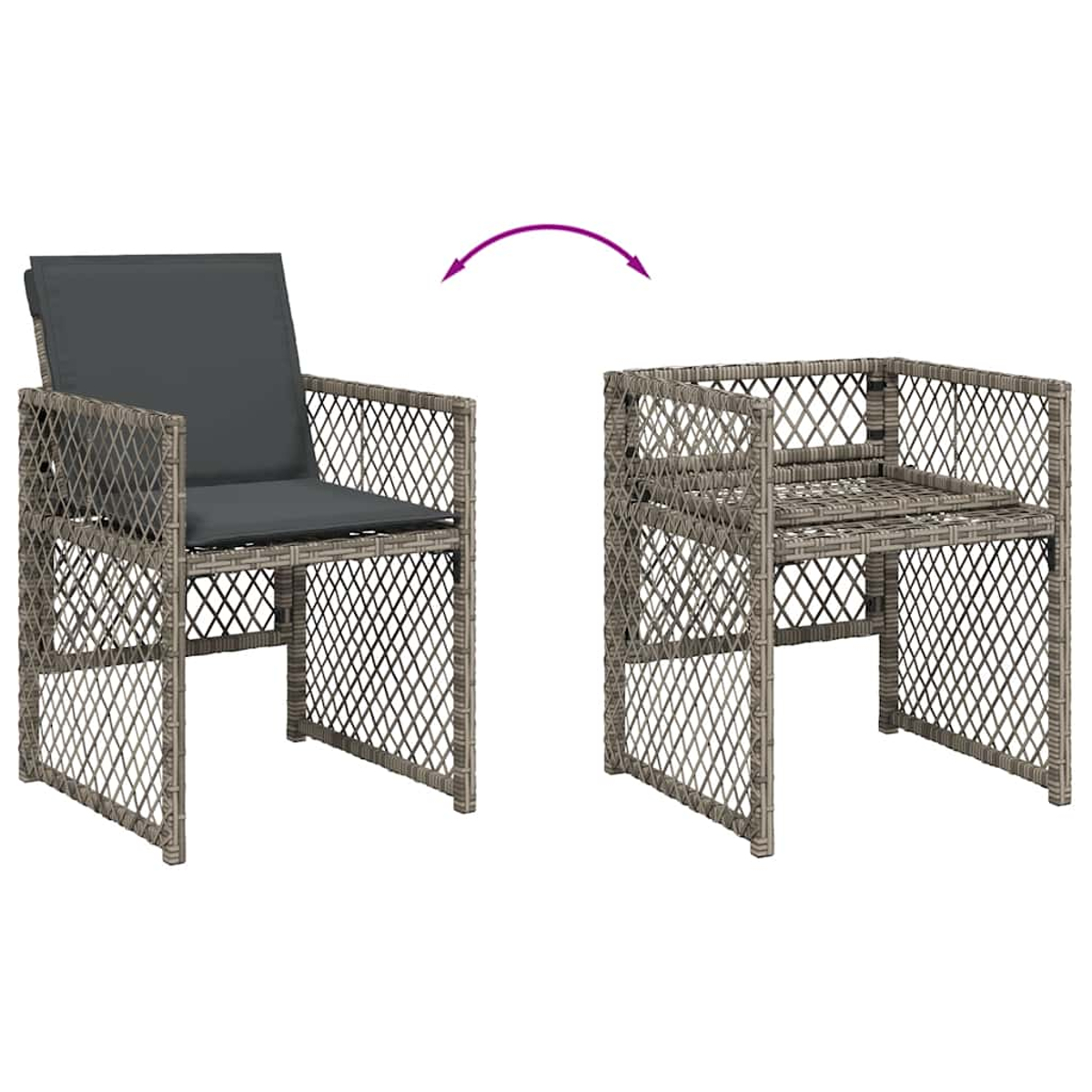 Zwei identische graue Rattanstühle, einer mit Kissen, der andere leer.
