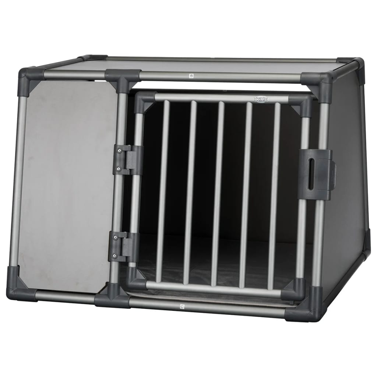 Una jaula metálica gris para perros con puerta de rejas y un panel lateral.