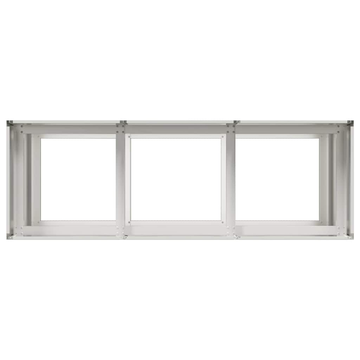Una finestra a tre pannelli con cornice argentata su sfondo bianco.