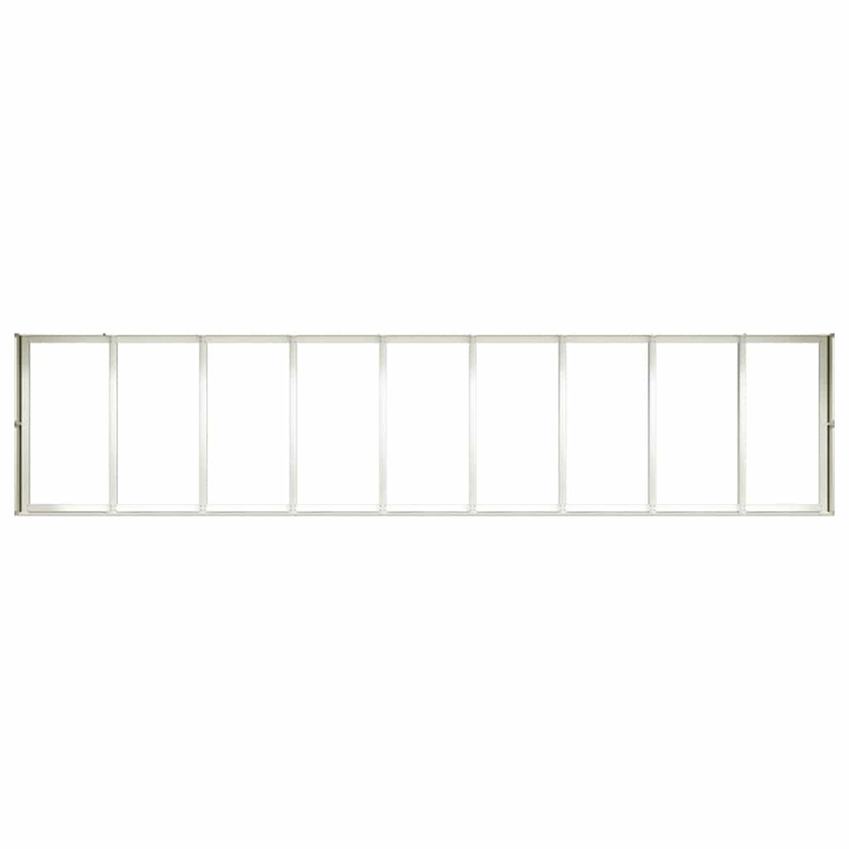 Una cornice lunga e stretta con 8 finestre sottili divise da supporti verticali.