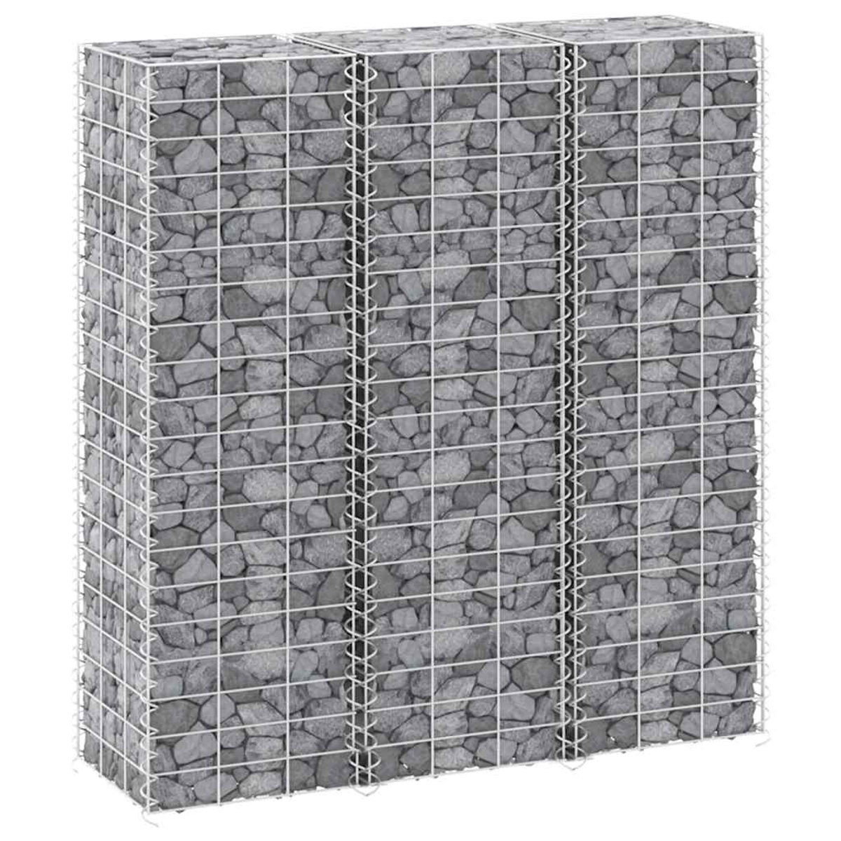 Ein rechteckiger Gabionenkorb, gefüllt mit Steinen, mit weißem Metallgitter.