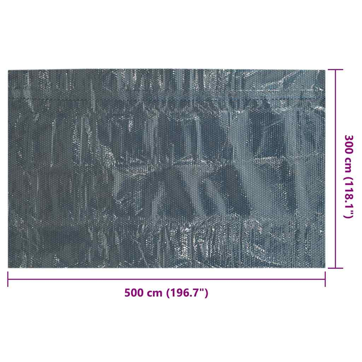 Eine graue Poolabdeckung aus Luftpolsterfolie, 500 x 300 cm.