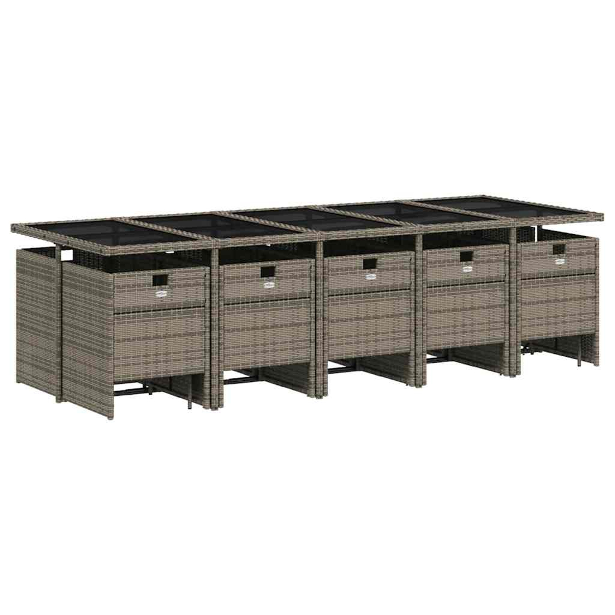 Grauer Rattantisch mit Glasplatte und vier Schubladen.
