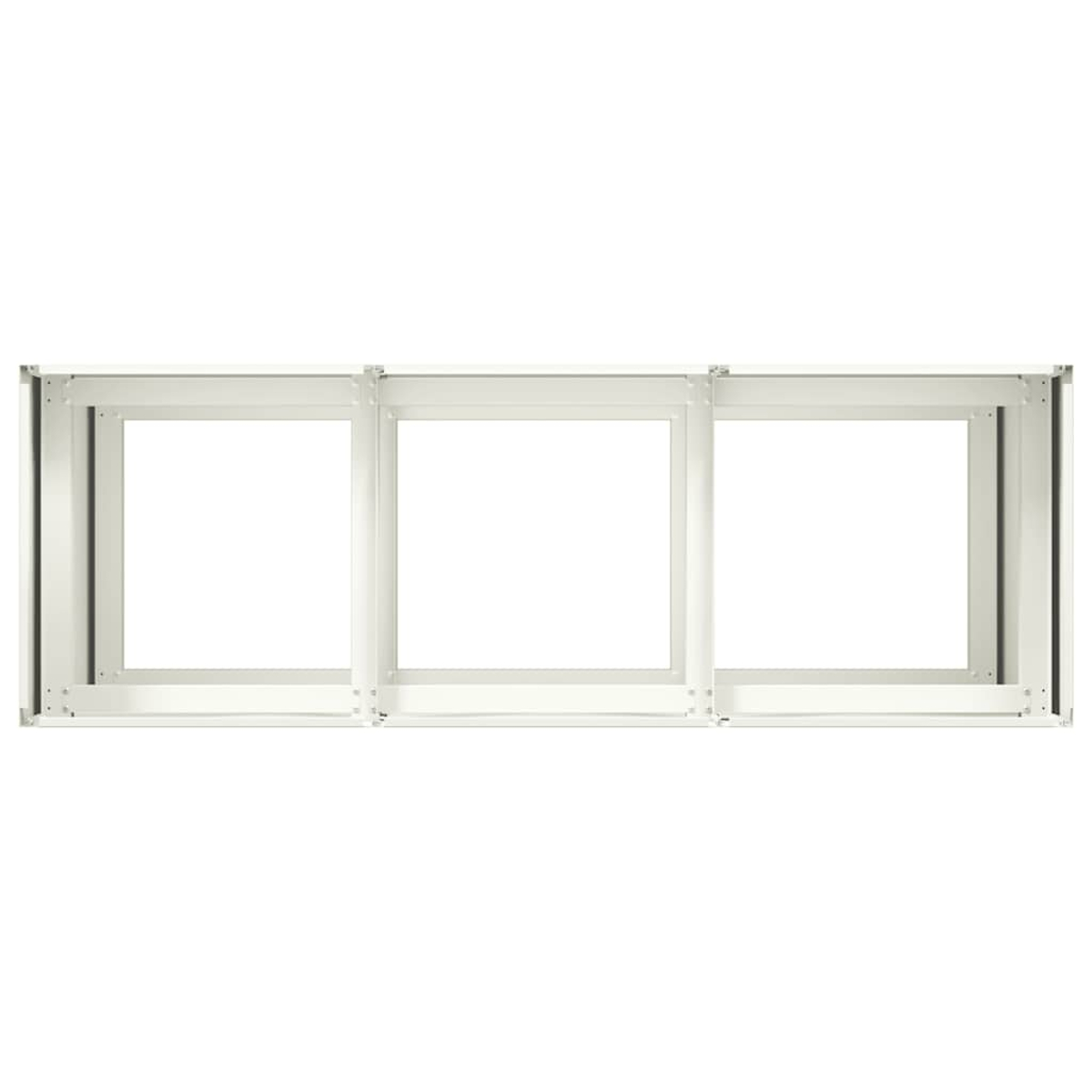 Finestra bianca a tre sezioni con cornice argentata su sfondo bianco.