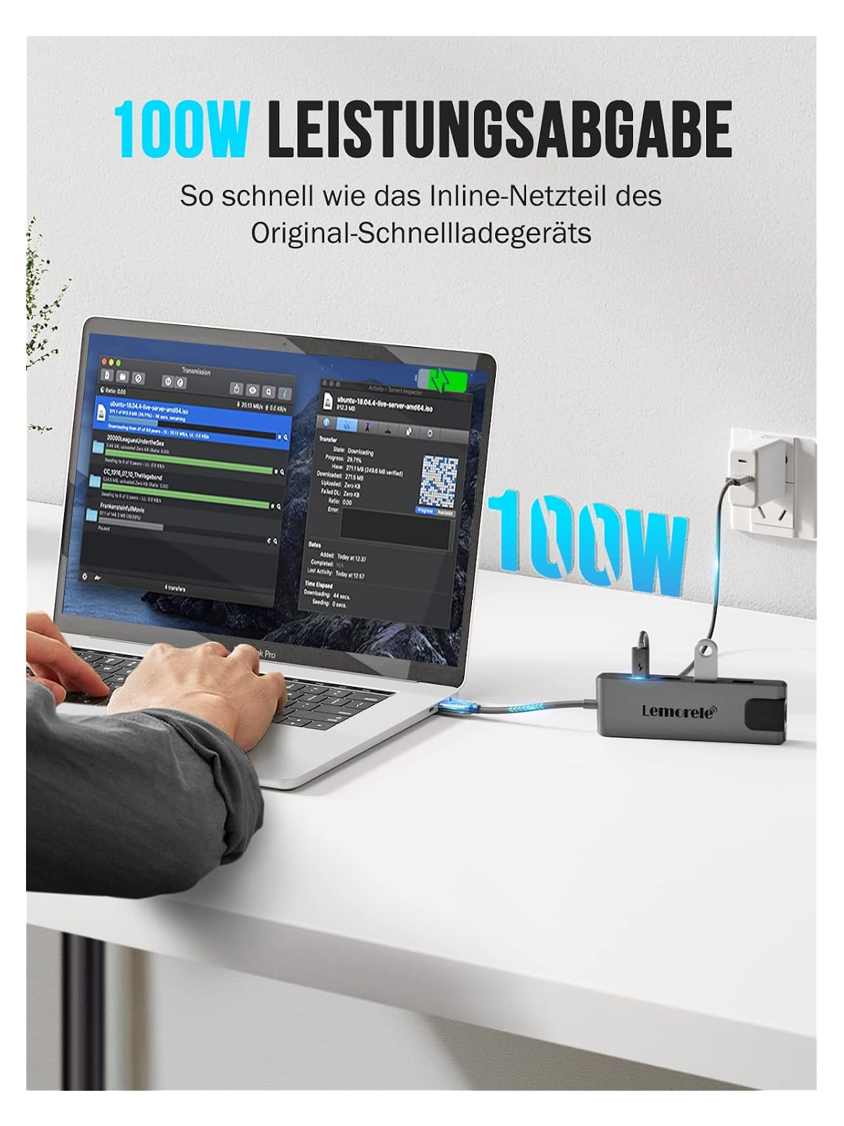 Ein Laptop ist über ein USB-C-Hub mit Strom versorgt. Grosser Text zeigt 100W an.
