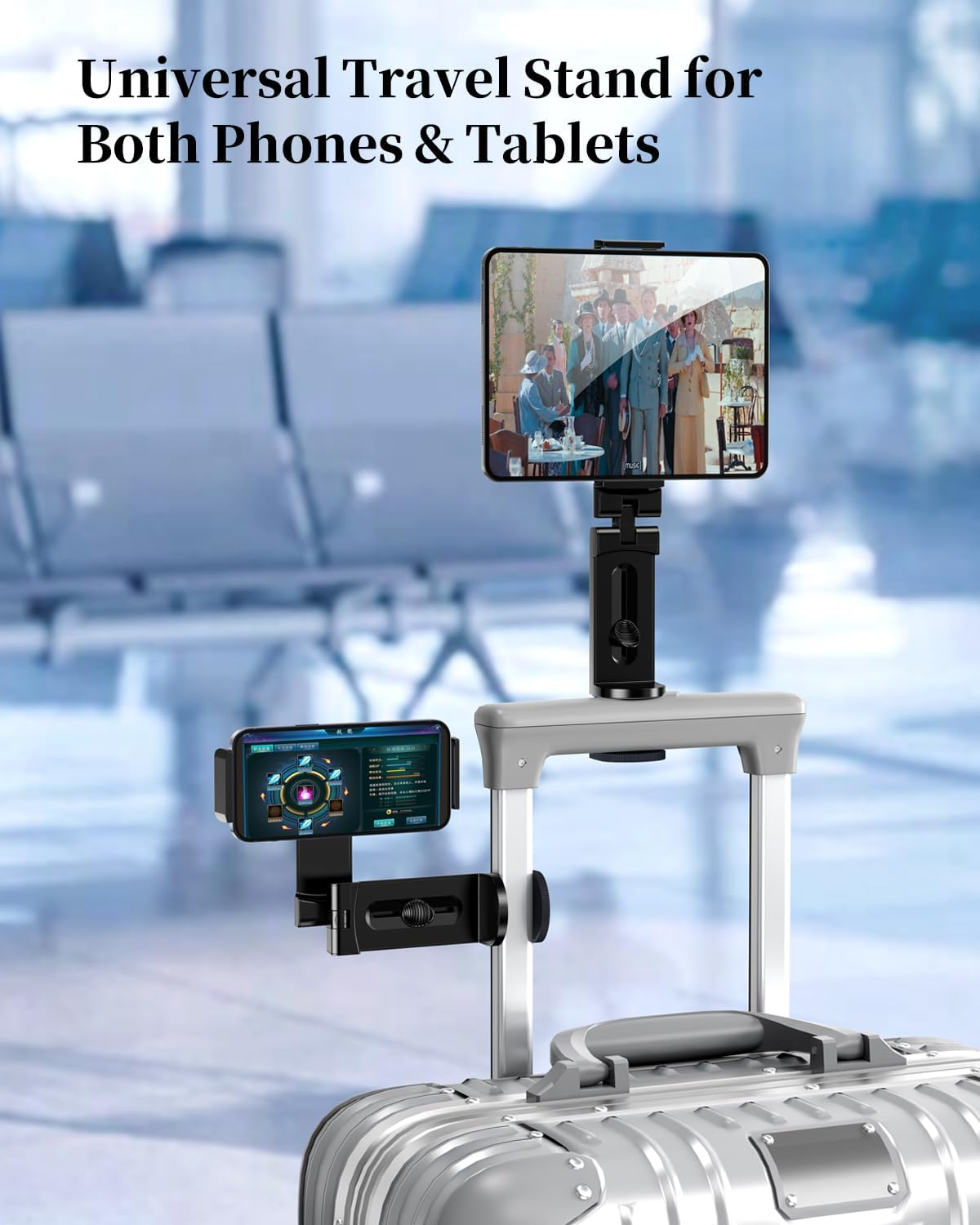 Ein Reise-Stativ hält Telefone/Tablets auf einem Koffer in einem Flughafen. Hintergrund unscharf.