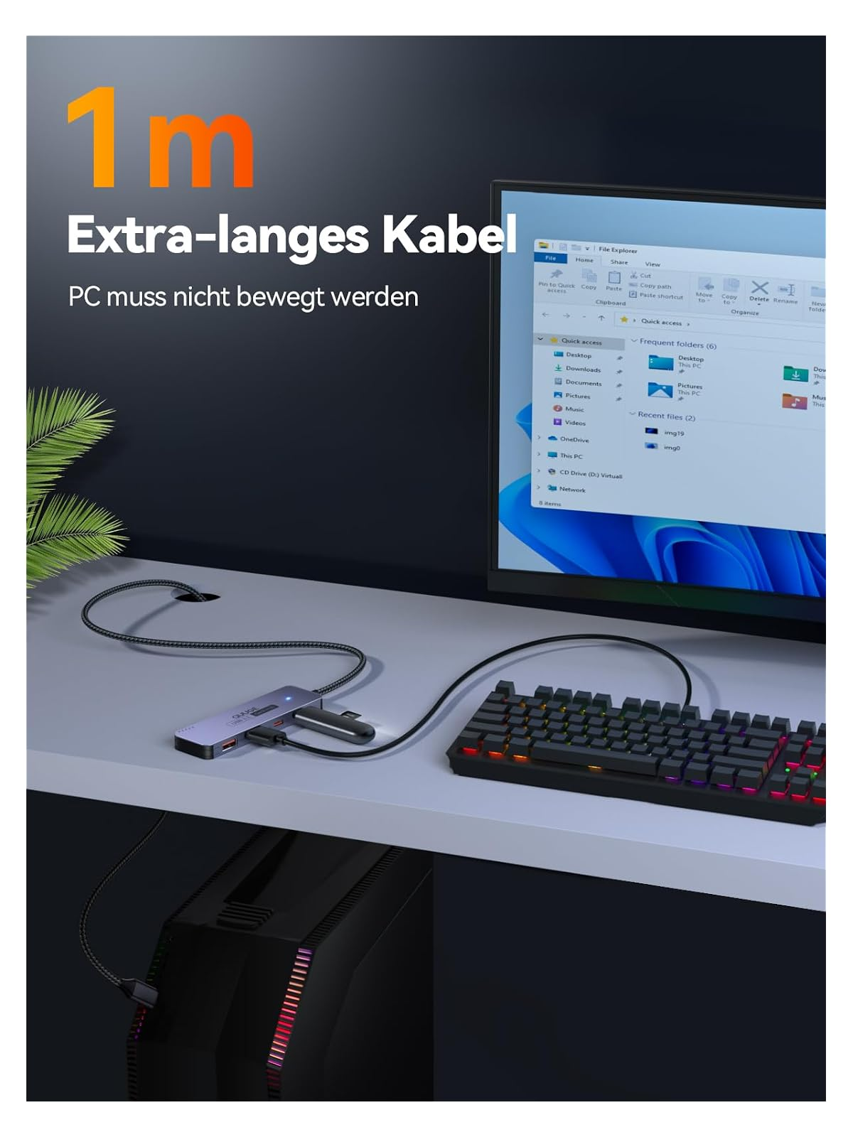 Ein 1m langes Kabel verbindet einen grauen USB-Hub mit einem PC und einer Tastatur.