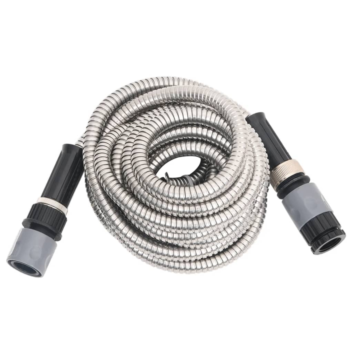 Eine aufgerollte, silberne Gartenschlauch aus Metall mit schwarzen und grauen Anschlüssen.