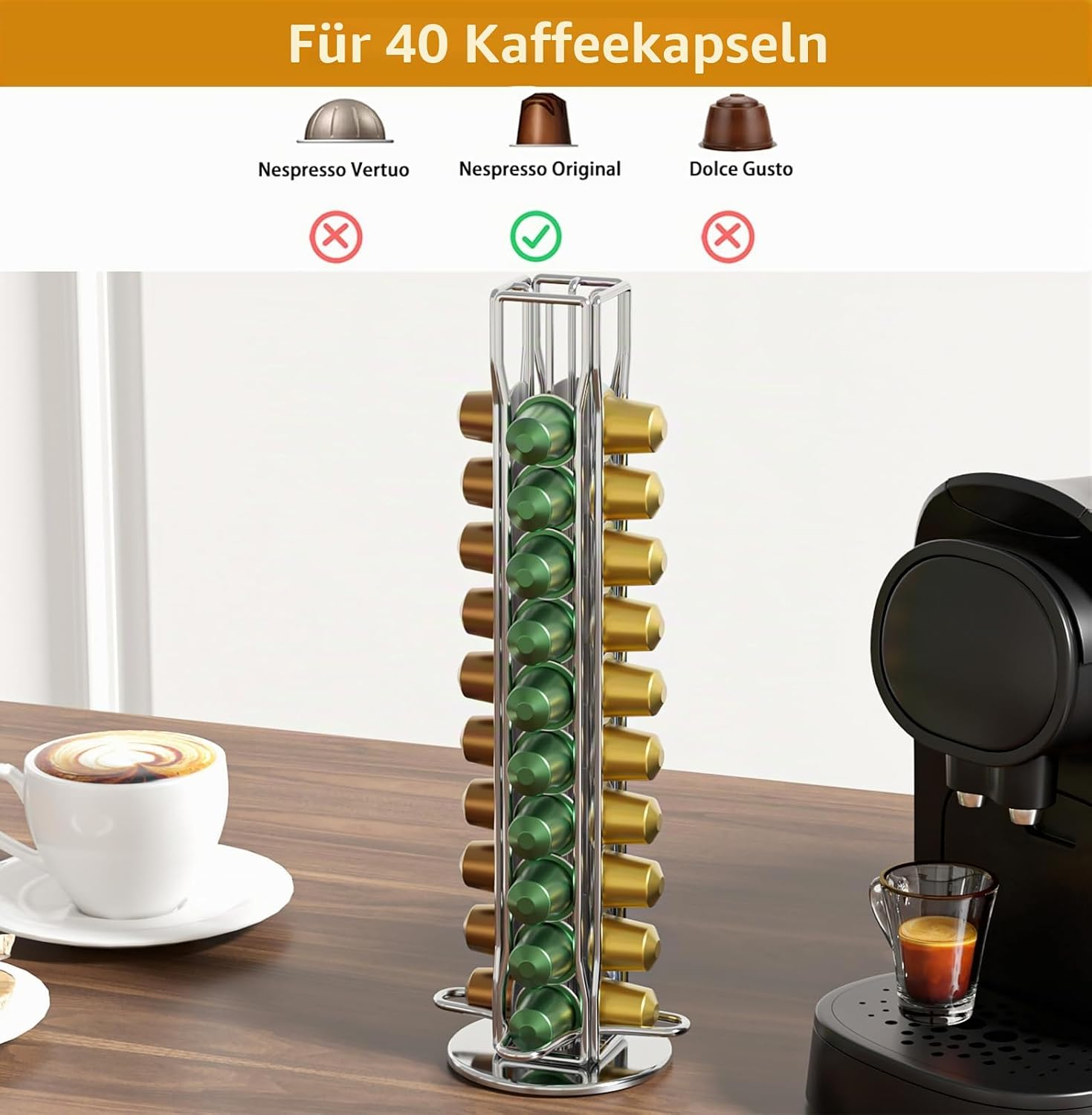 Kaffeekapselhalter mit grünen und goldenen Kapseln, daneben eine Espressomaschine.