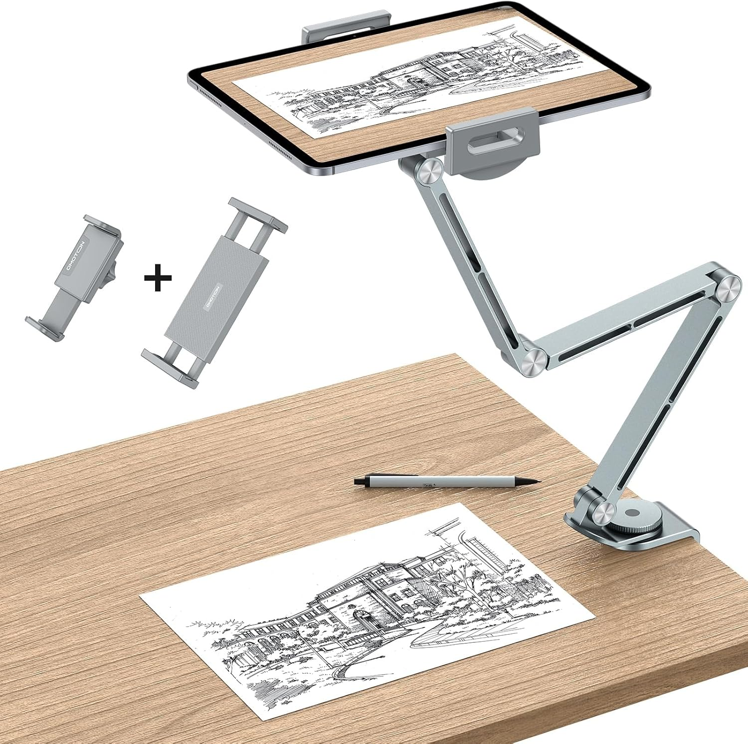 Silberner Schreibtischständer hält Tablet mit Zeichnung. Zwei Handyhalter, Stift und Zeichnung auf Schreibtisch.