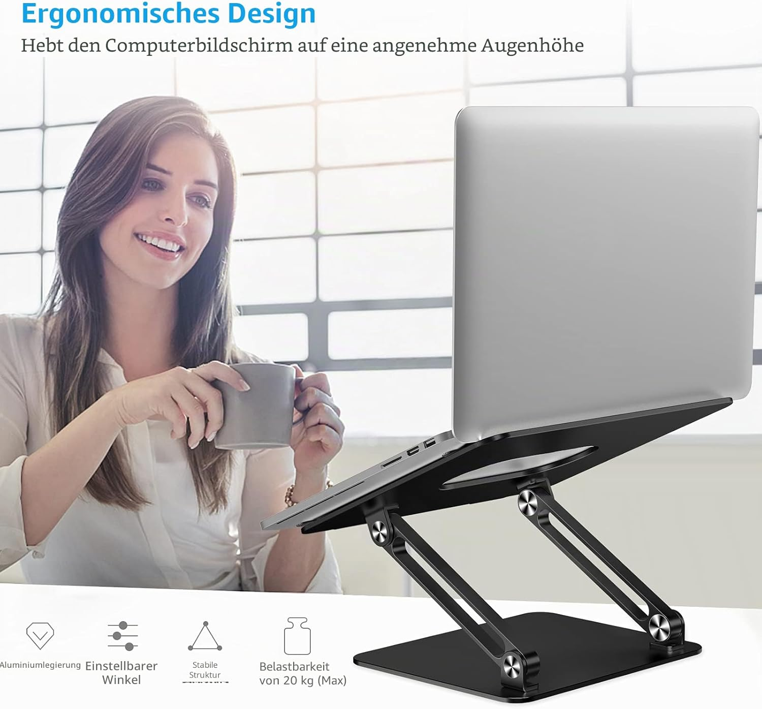Eine Frau hält eine Tasse, während ein Laptop auf einem Ständer steht. Ergonomisches Design.