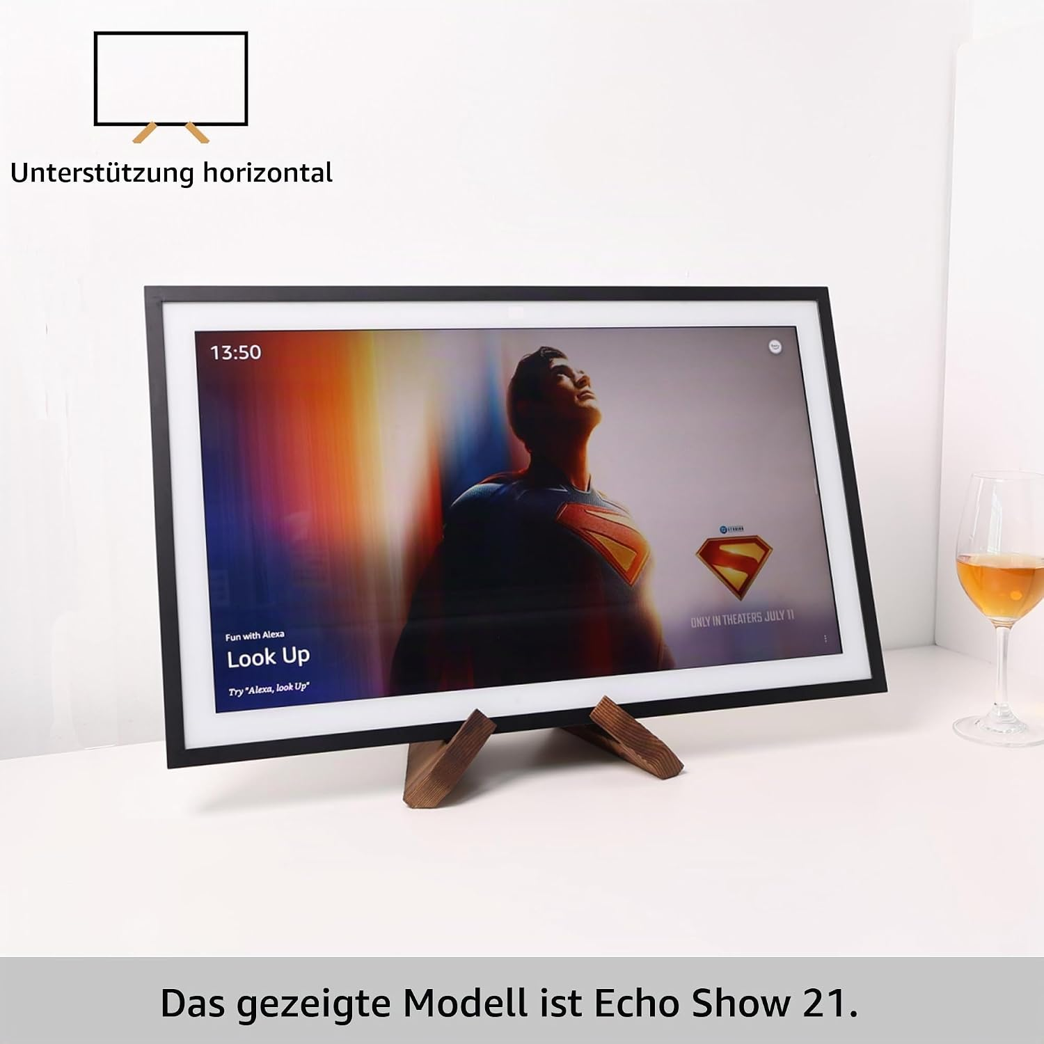 Ein Echo Show 21 zeigt Superman. Horizontale Ausrichtung.