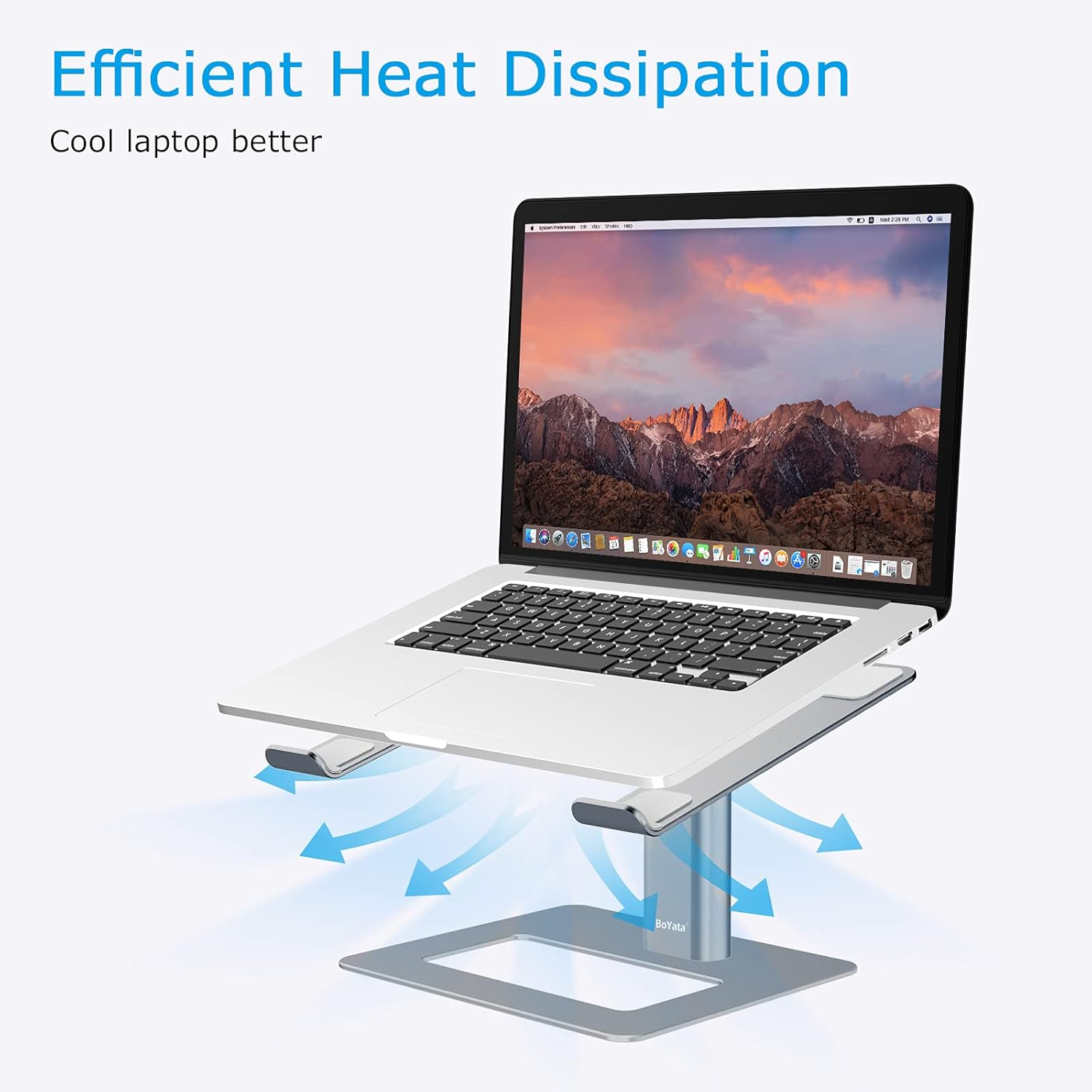 Ein Laptop steht auf einem silbernen Ständer, mit blauen Pfeilen, die Kühlung anzeigen.