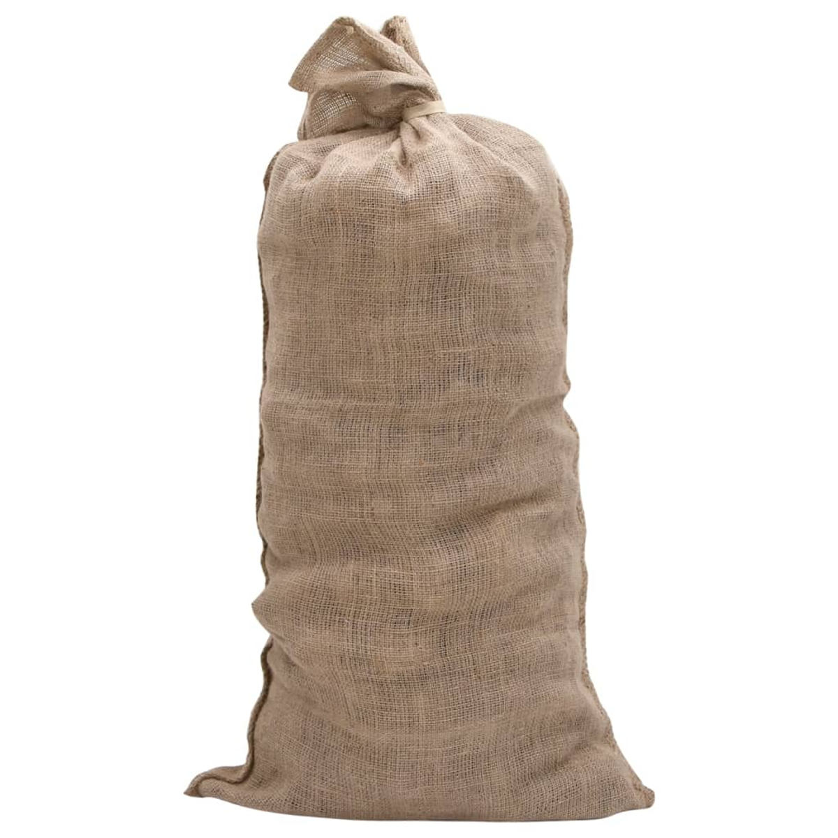 Ein voller, brauner Jutesack, oben zugebunden und auf weißem Hintergrund stehend.