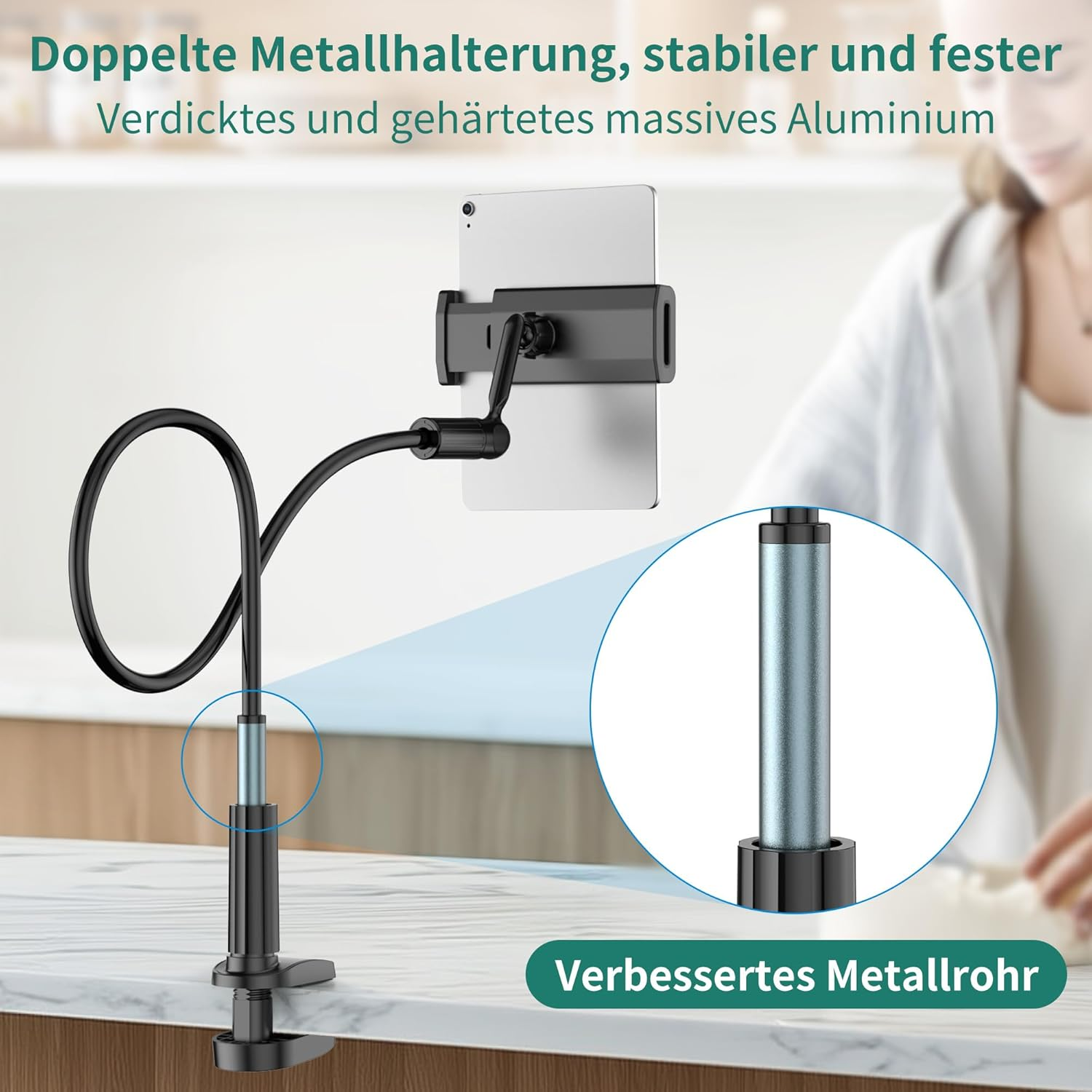 Tablet-Halterung mit stabilem Metallrohr und Klemmfuß auf einer Marmoroberfläche.
