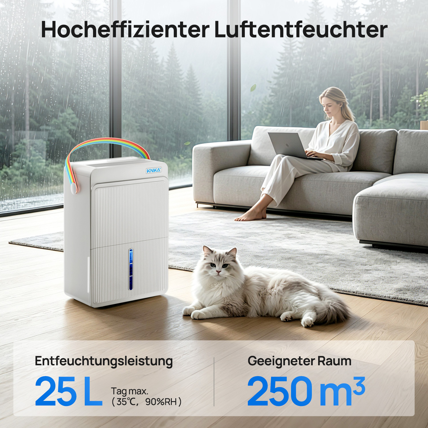 Ein weißer Luftentfeuchter steht im Wohnzimmer. Eine Frau sitzt auf dem Sofa.