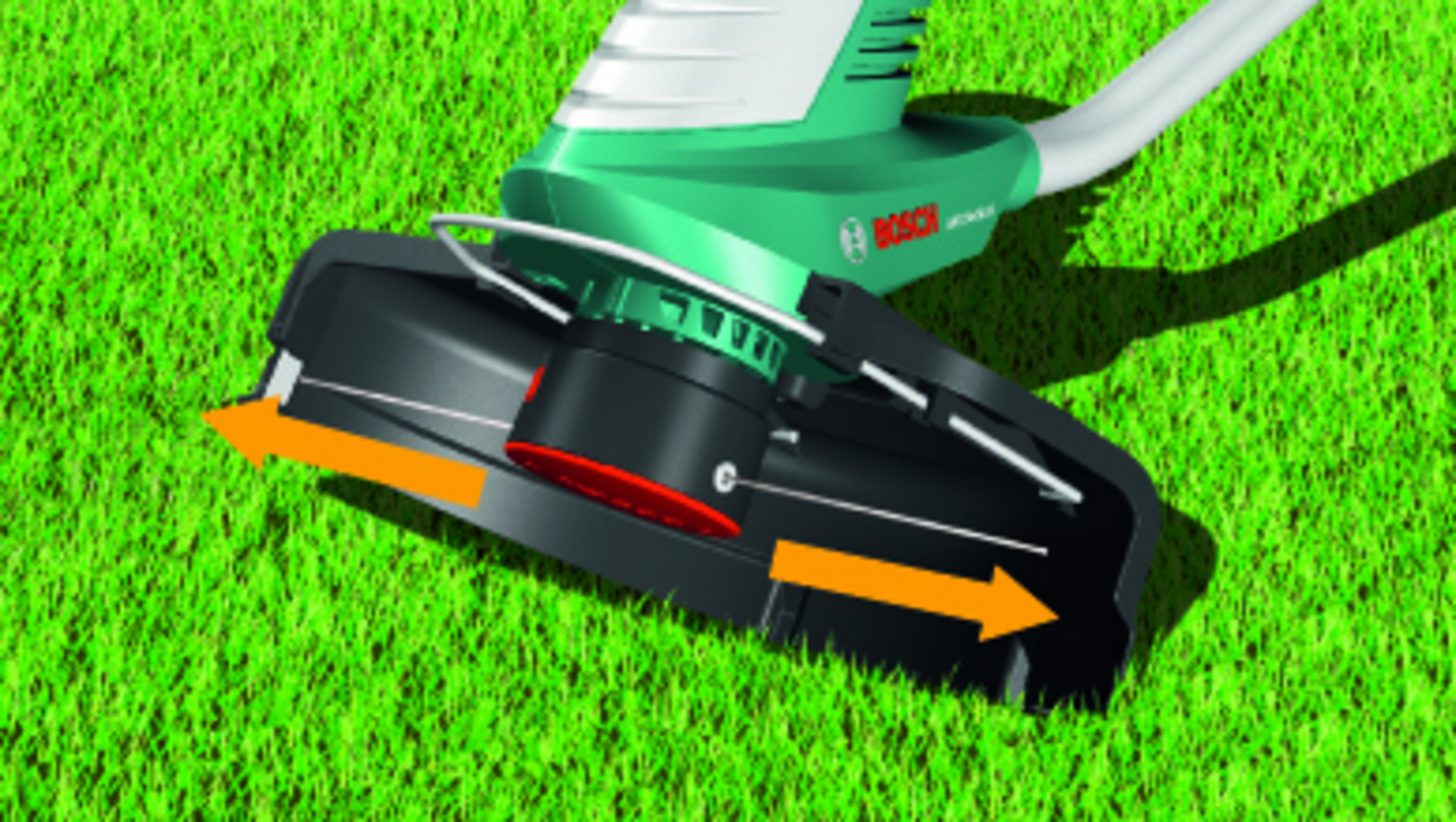 Ein türkiser Bosch Rasentrimmer mit schwarzem Schutzschild und orangen Pfeilen über grünem Gras.