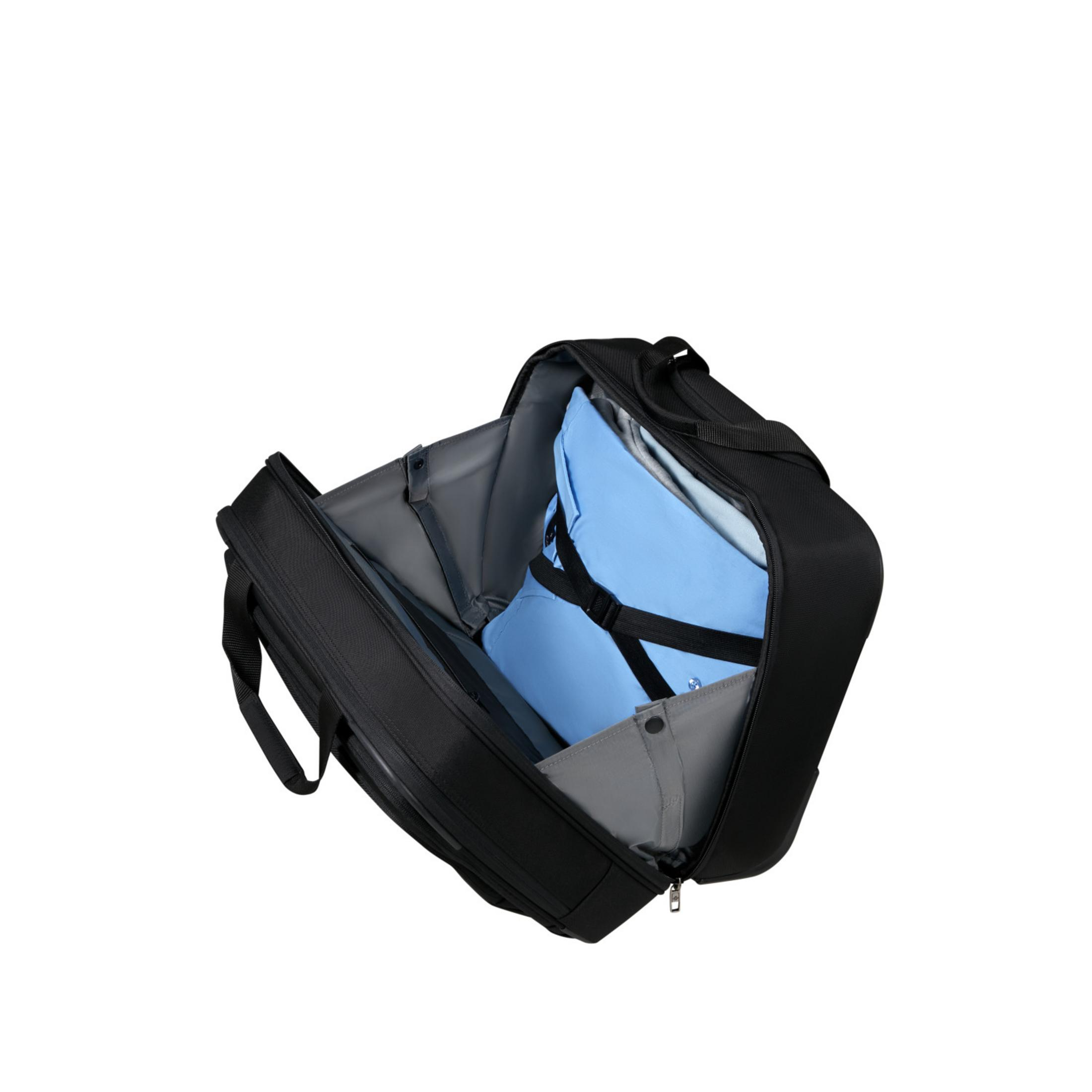 Un sac à dos noir ouvert avec doublure grise et compartiment bleu sur fond blanc.