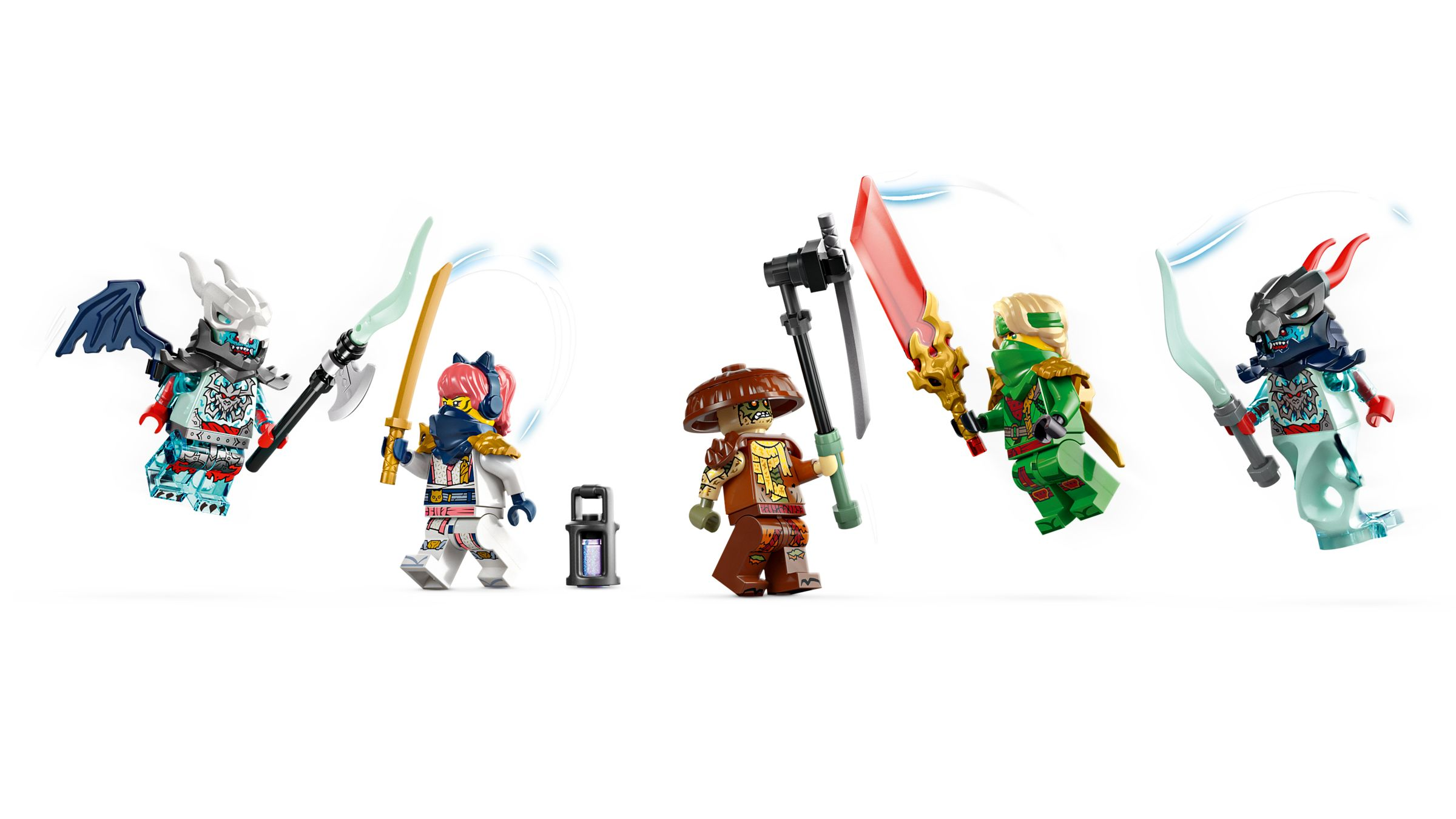 Cinque minifigure LEGO Ninjago armate di spade e armi, in pose d'azione.