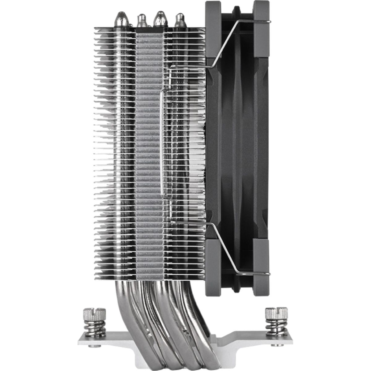 Ein CPU-Kühler mit Aluminiumlamellen, silbernen Heatpipes und einem schwarzen Lüfter vor weißem Hintergrund.