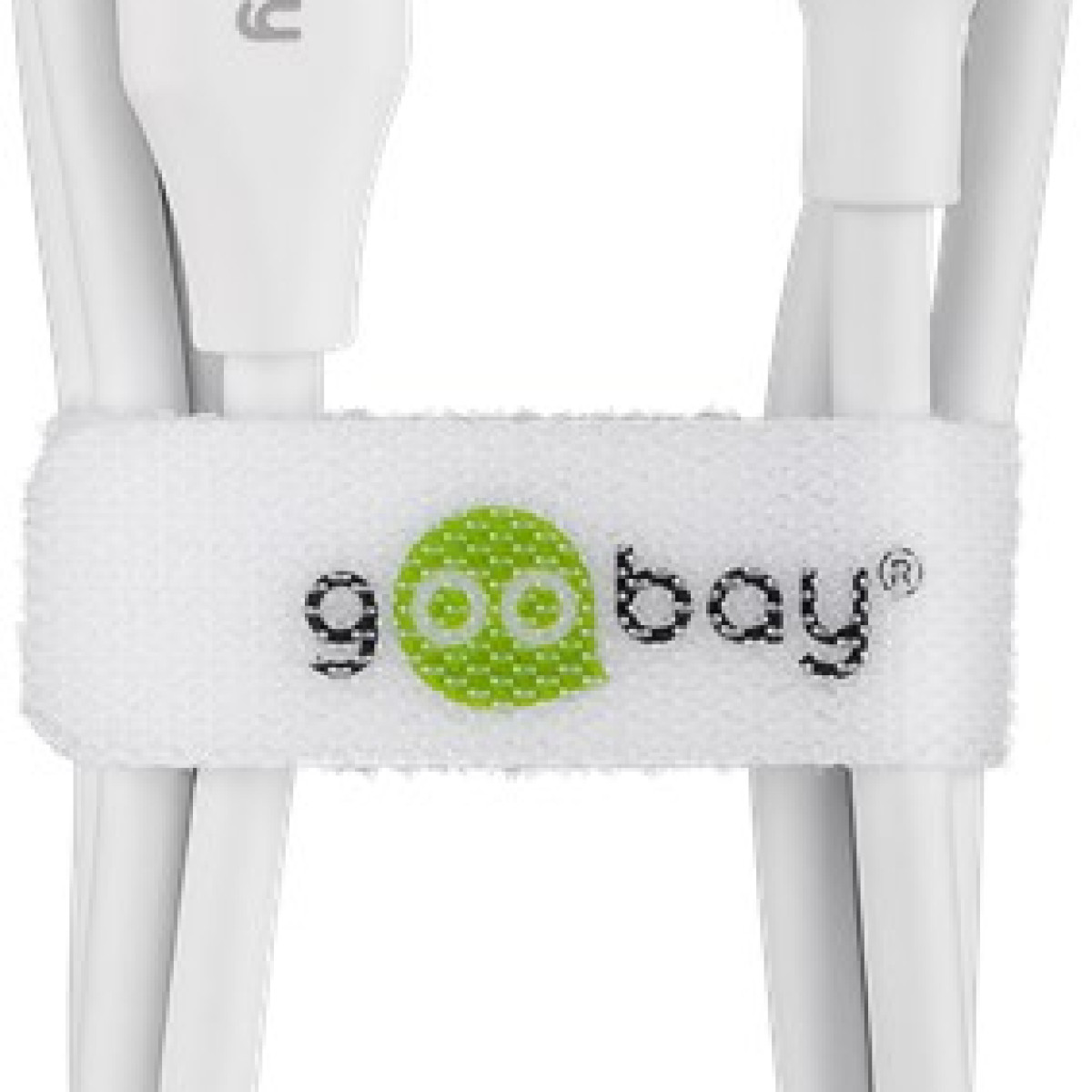 Un cavo bianco è legato da una fascetta in velcro bianca con logo Goobay verde.