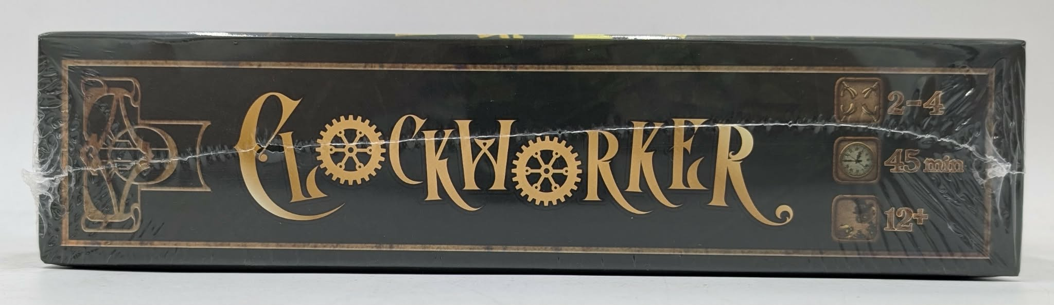 Seitenansicht einer eingeschweißten Clockworker-Brettspielschachtel mit goldener Schrift und Symbolen.