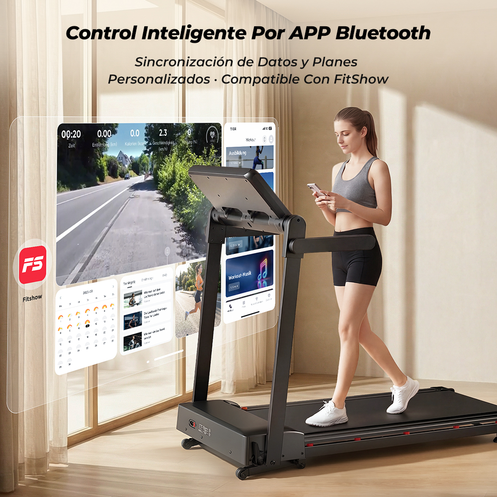Una mujer en ropa deportiva camina en una caminadora mientras usa su teléfono inteligente.