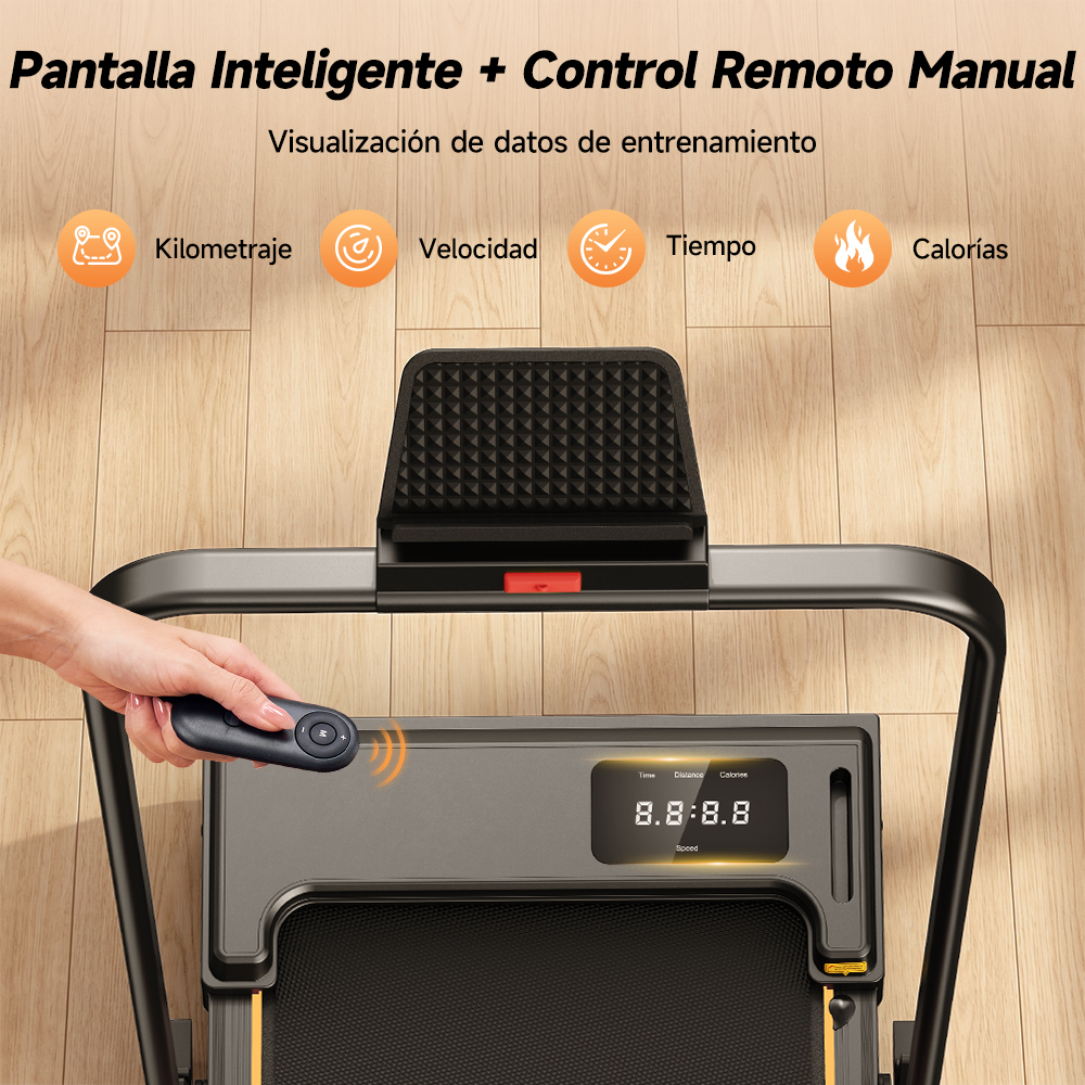 Caminadora con pantalla y control remoto en suelo de madera.