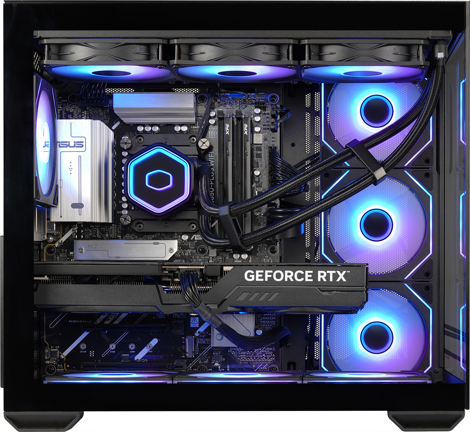 Un case per PC aperto mostra una scheda madre, una scheda grafica GeForce RTX e ventole illuminate di blu.