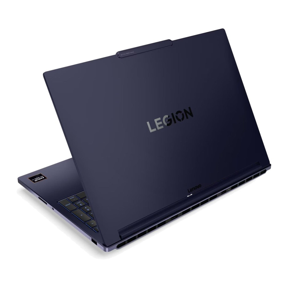 Zamknięty niebieski laptop Lenovo Legion na białym tle.