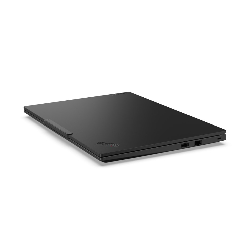 Zamknięty czarny laptop leży na białej powierzchni, ukazując prawą stronę i górną pokrywę.