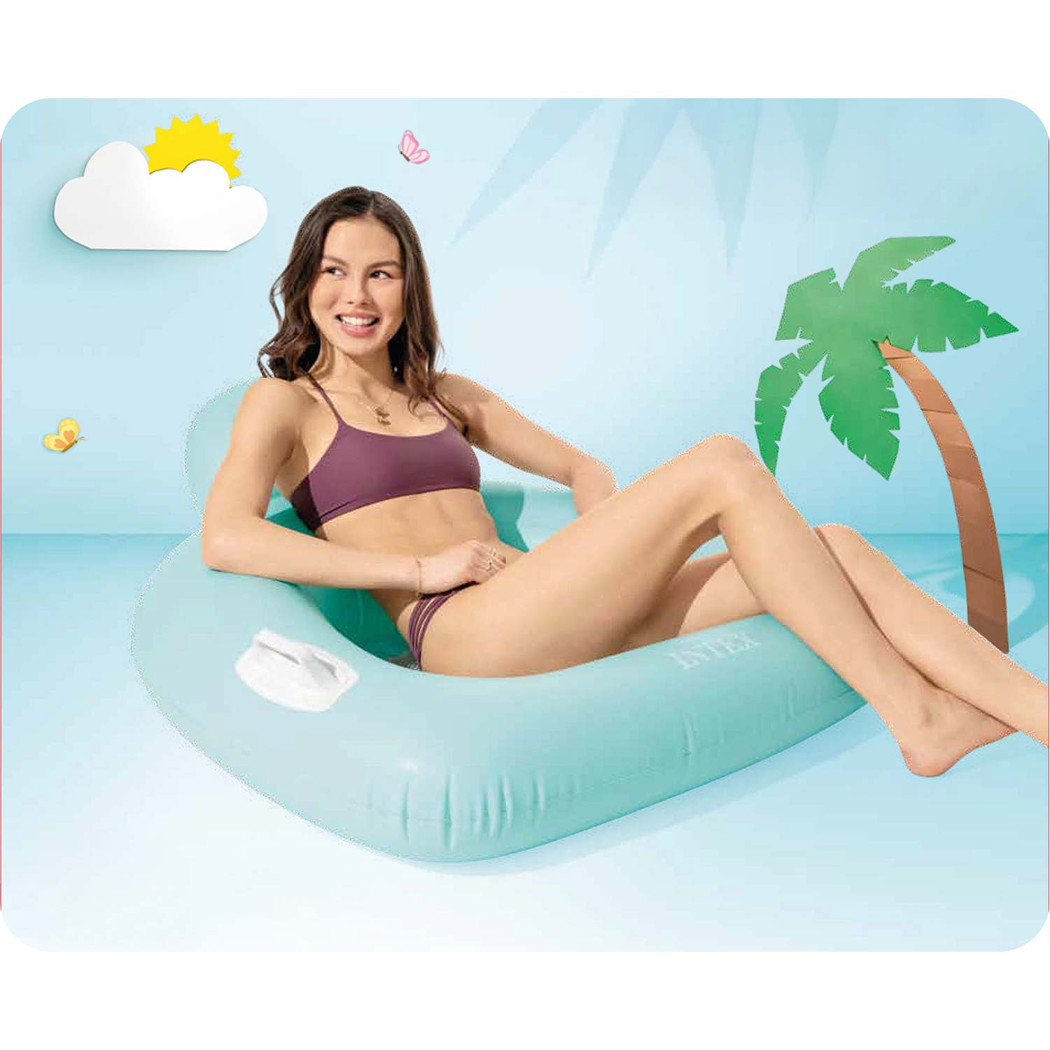 Młoda kobieta w bikini relaksuje się w jasnoniebieskim materacu dmuchanym Intex na kolorowym tle.