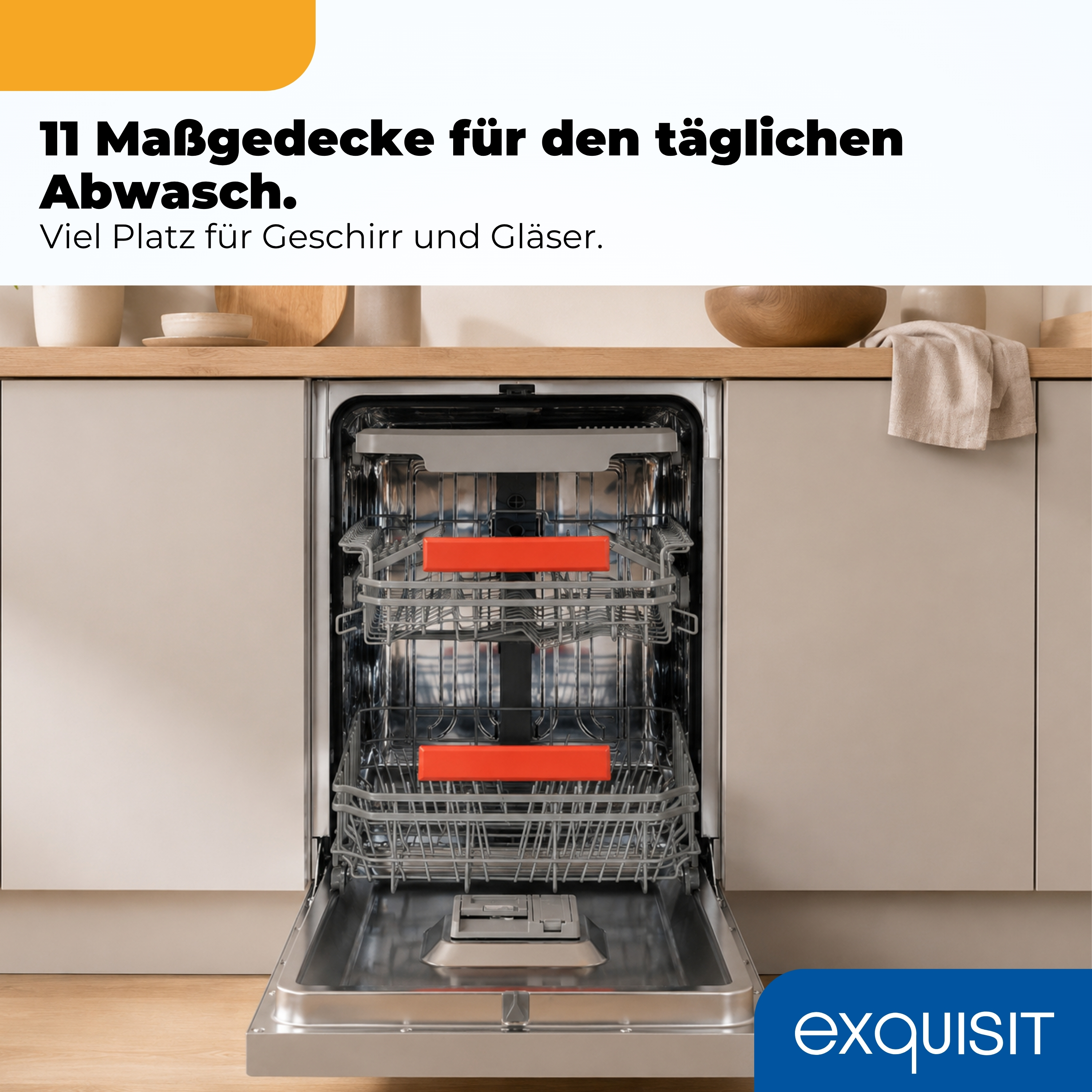 Offene Spülmaschine in moderner Küche mit Text und Exquisit-Logo.
