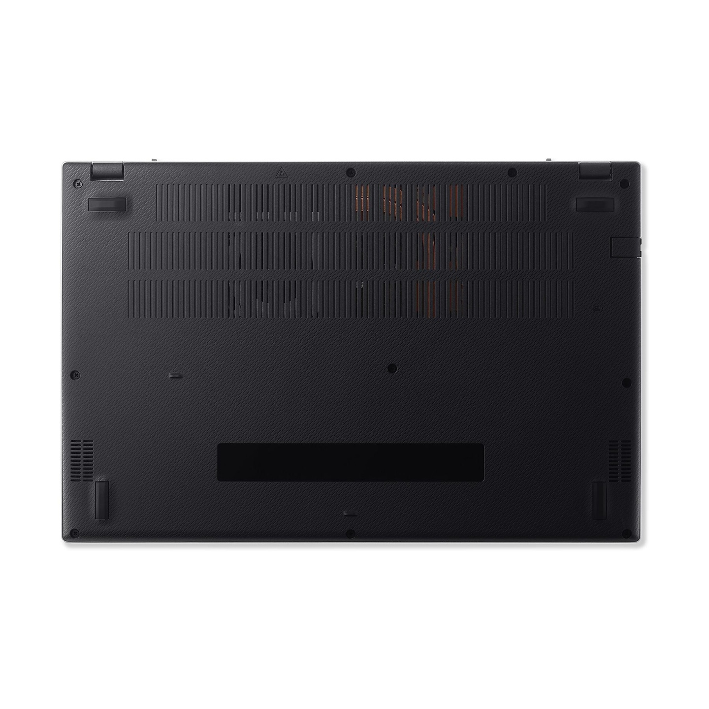 Unteransicht eines schwarzen Laptops mit Lüftungsschlitzen, Gummifüßen und Lautsprechergittern.