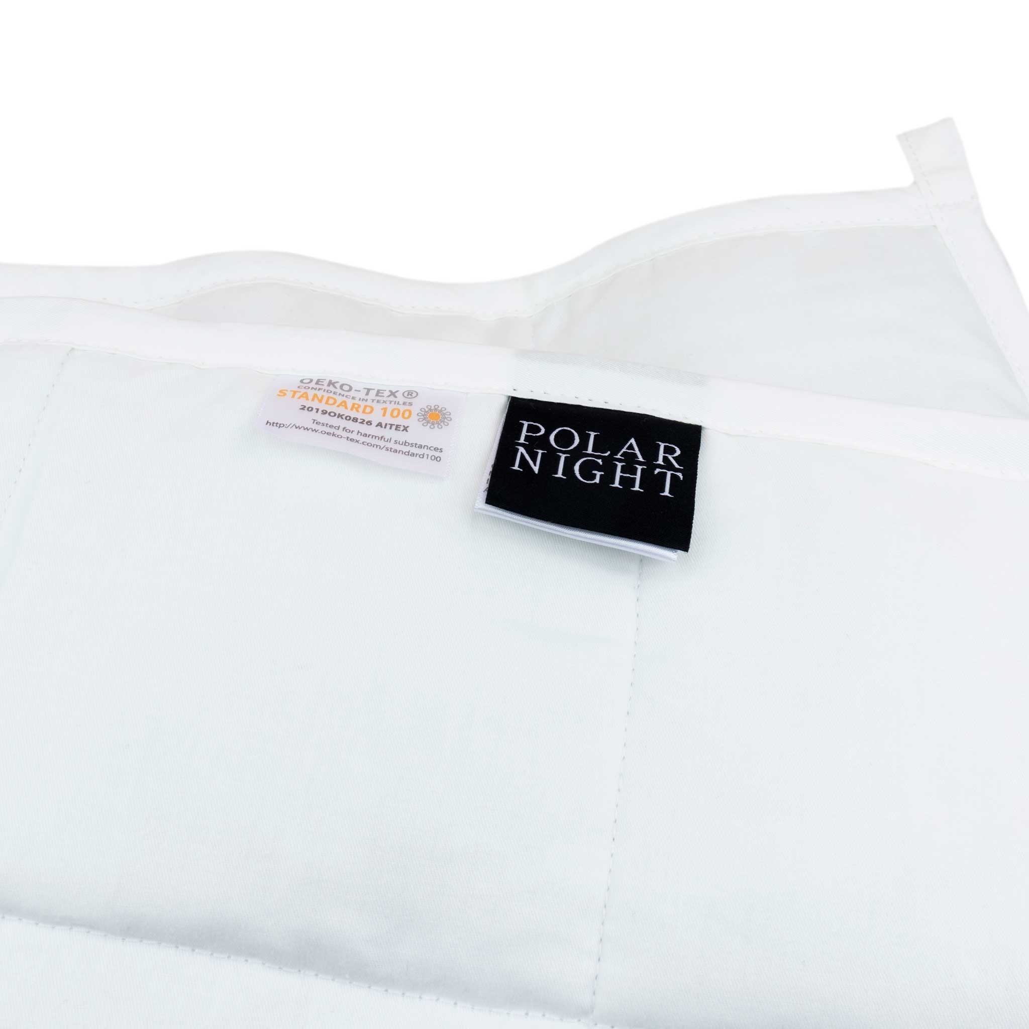 Etikett auf weißem Textil mit OEKO-TEX-Zertifizierung und Polar Night-Logo.