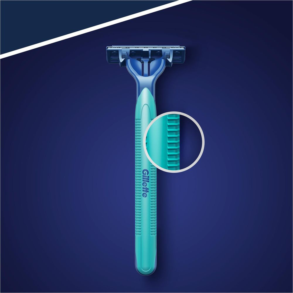 Un rasoio Gillette blu con manico turchese e un primo piano circolare della sua impugnatura testurizzata su sfondo blu.