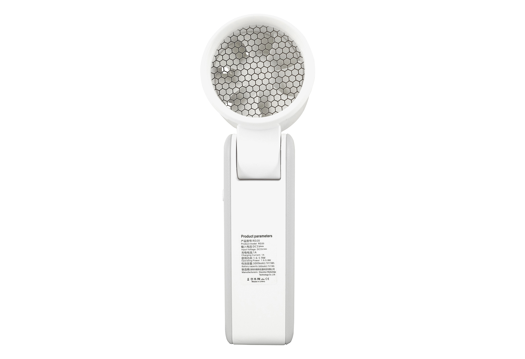 Ein weißer Handventilator mit Wabenmuster am Kopf und gedruckten Produktdaten am Griff.