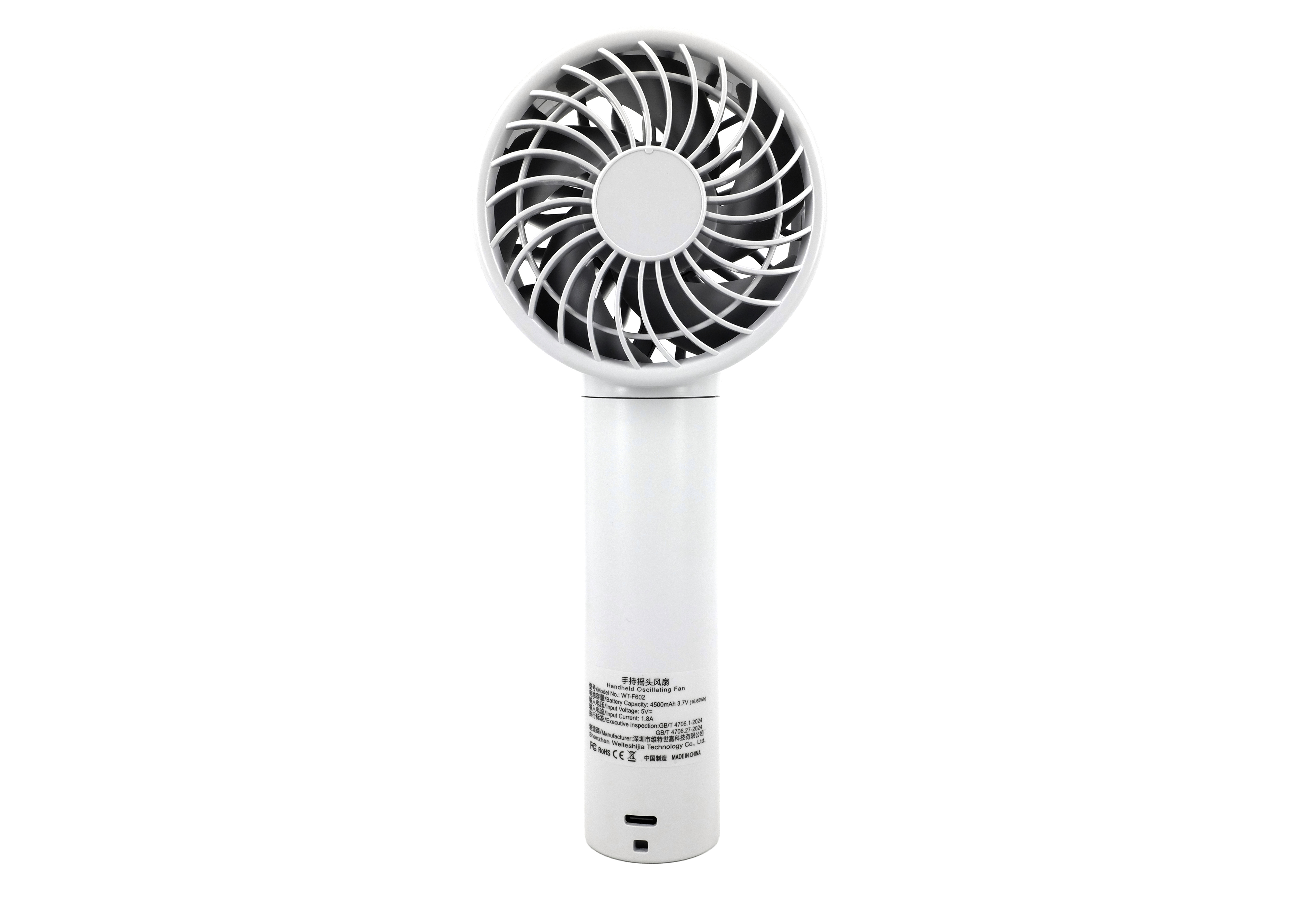 Ein weißer, tragbarer Handventilator mit spiralförmigem Schutzgitter und technischem Aufdruck auf dem Griff.