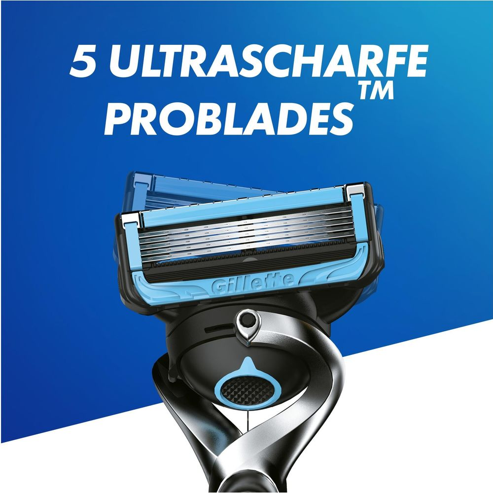 Rasoio Gillette con 5 lame su sfondo blu con testo.