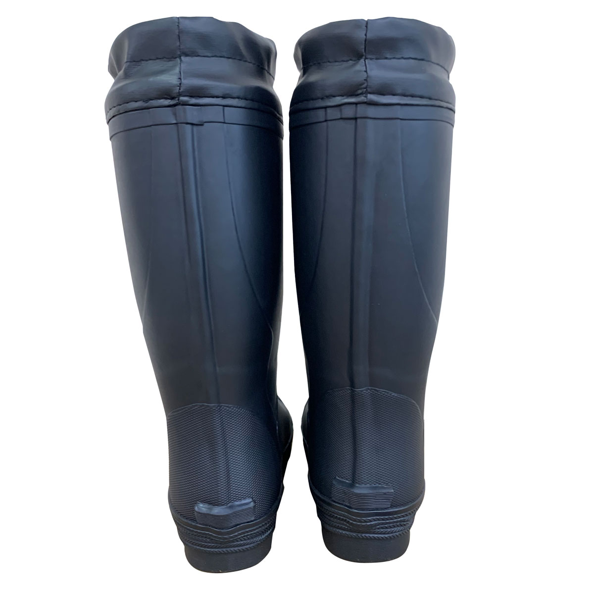Rückansicht eines Paares hoher schwarzer Gummistiefel auf weißem Hintergrund.